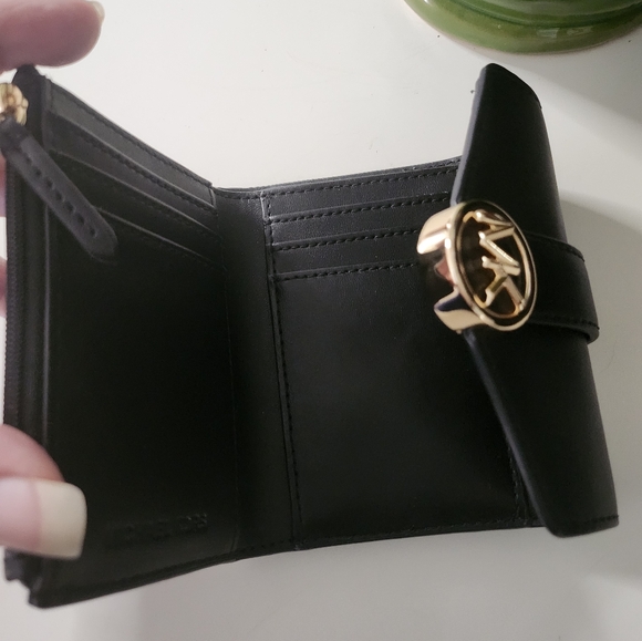Michael Kors Carmen Wallet - Picture 3 of 4